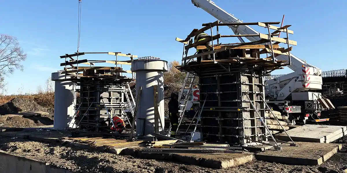 Budowa mostu trójprzęsłowego w Kaniowie - wynajem szalunków | budosprzet.pl