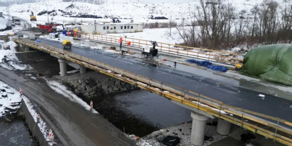 Budowa mostu trójprzęsłowego w Kaniowie - wynajem szalunków ściennych, systemu BudoTECH | budosprzet.pl